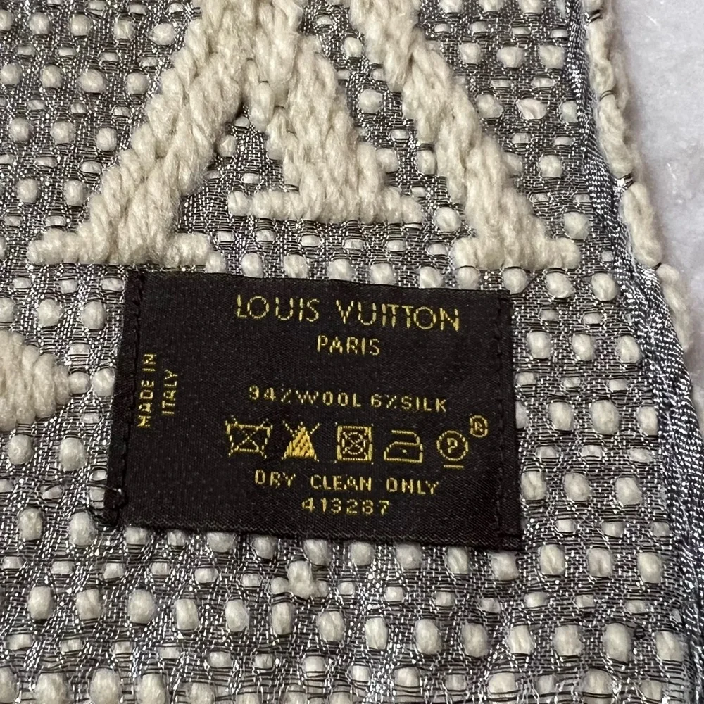 LOUIS VUITTON AUTHENTIC SHINE LOGOMANIA Pearl/ Gray SCARVE